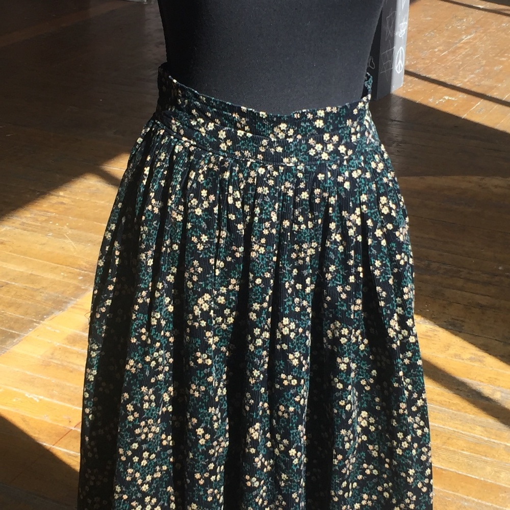 Black Green Red Cream Vintage Floral Corduroy Skirt - Picture 5 of 7